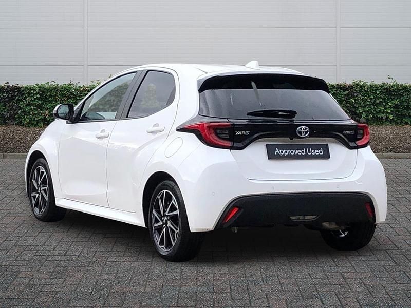 Used Toyota Yaris Hybrid Design 2023 White Hatchback