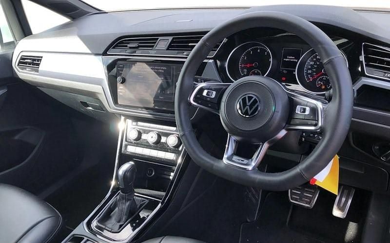 Used VW Touran R-line 150 HP (110 kW) 2025 MPV