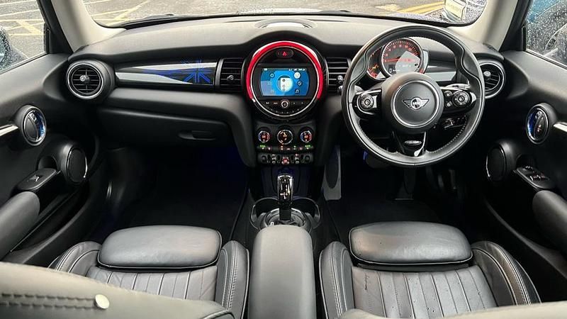 Usado Mini Cooper Exclusive 136 HP (100 kW) 2018 Azul Citadino
