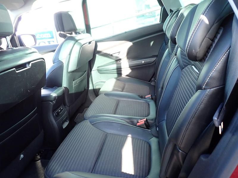 Used Renault Scénic IV Dynamique 130 HP (95 kW) 2017 Red MPV