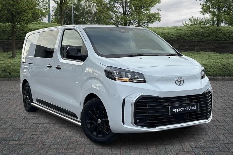White New 2025 Toyota Proace Sport MPV | £39,901 - Image 1/4