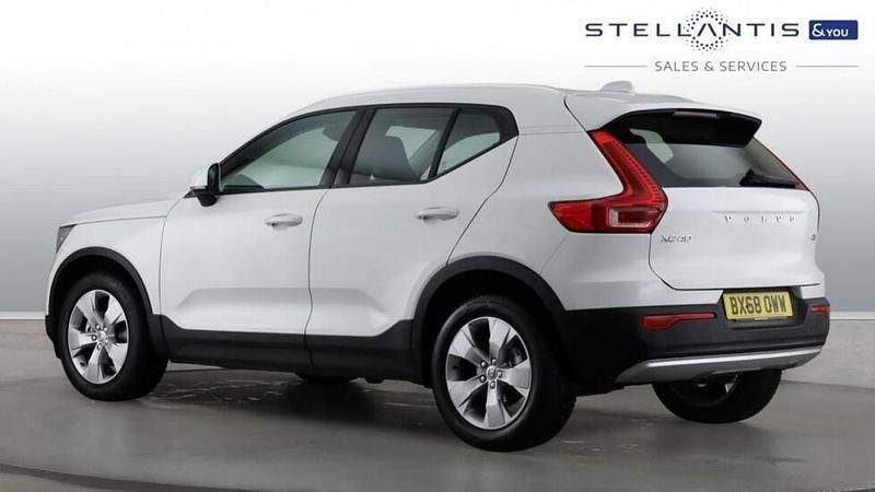 Used Volvo XC40 Momentum 148 HP (108 kW) 2018 Blue SUV