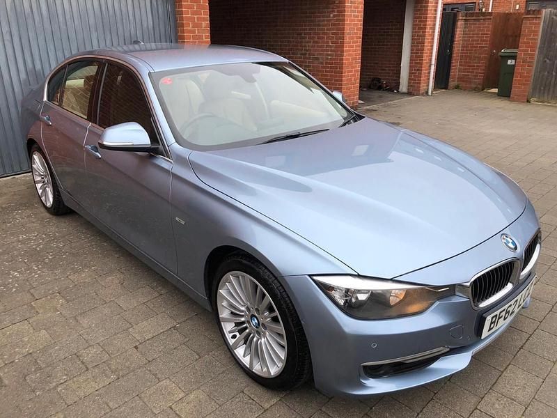 Begagnad BMW 320 Luxury Line 2012 Blå Sedan