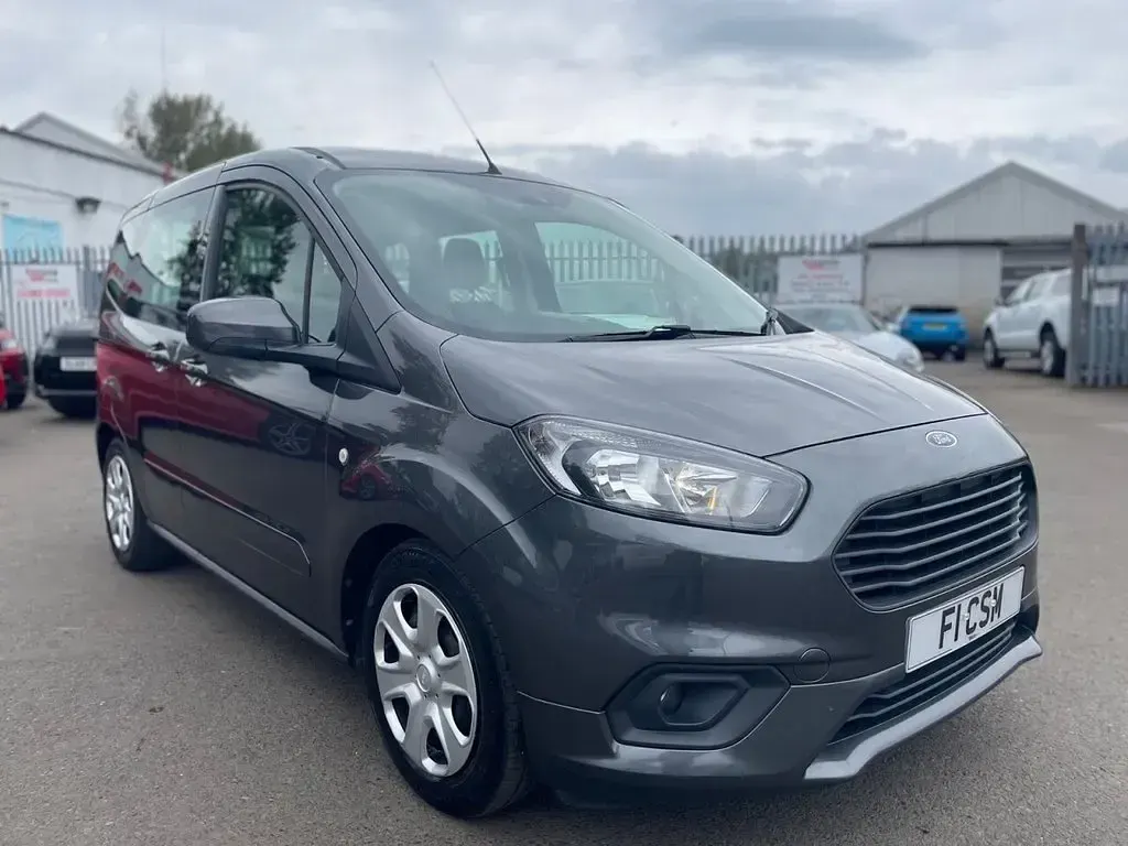 Used Ford Tourneo Courier Zetec 100 HP (73 kW) 2020 Grey MPV