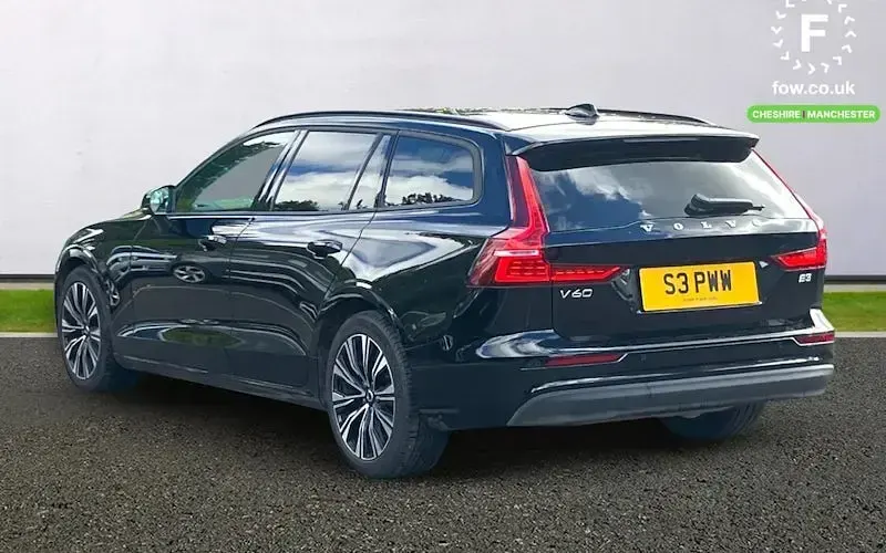 Używany Volvo V60 Core 163 KM (119 kW) 2022 Czarny Kombi