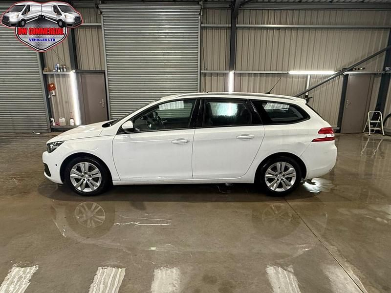 Used Peugeot 308 Active 130 HP (95 kW) 2021 White Estate
