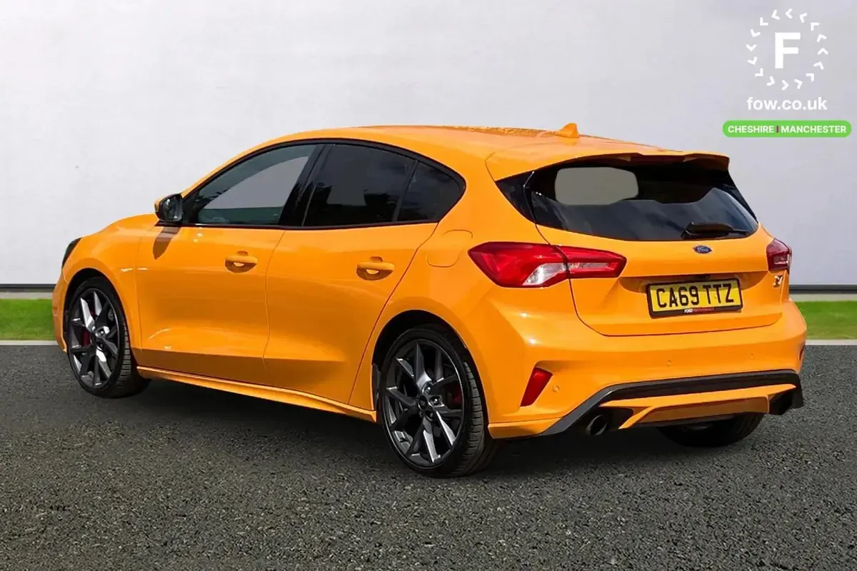 Used Ford Focus Performance Edition 280 HP (205 kW) 2020 Orange Hatchback
