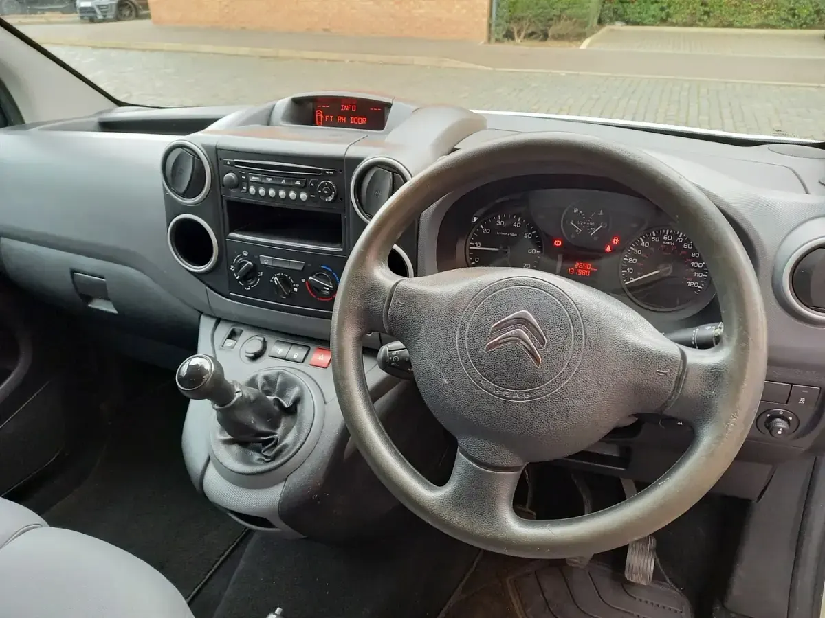 Used Citroën Berlingo 75 HP (55 kW) 2016 White MPV