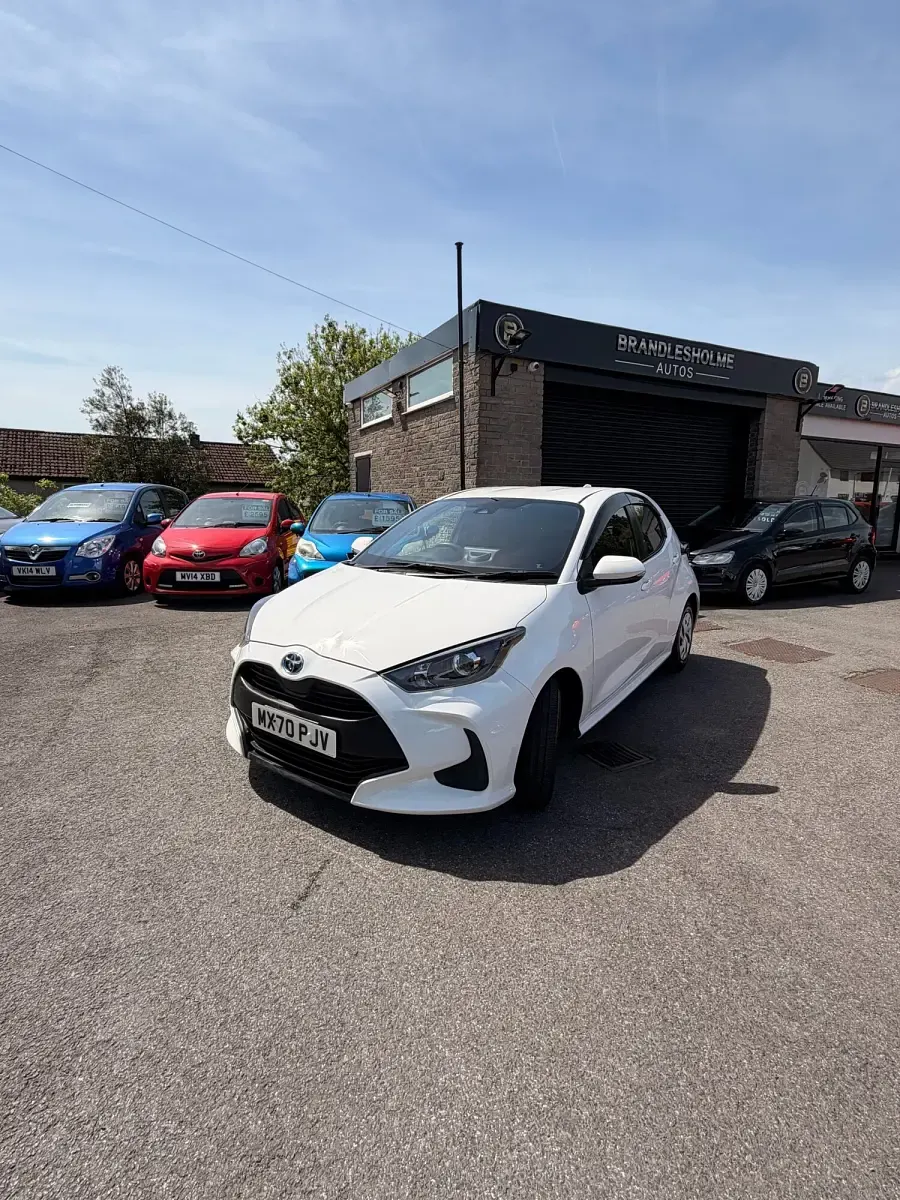 Used Toyota Yaris Hybrid 2026 White Hatchback