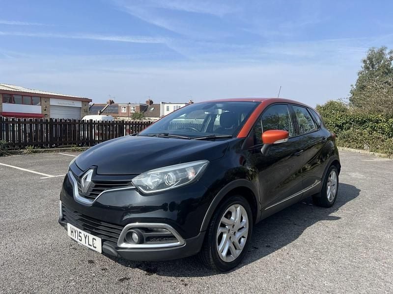 Used Renault Captur Dynamique 90 HP (66 kW) 2015 Black SUV