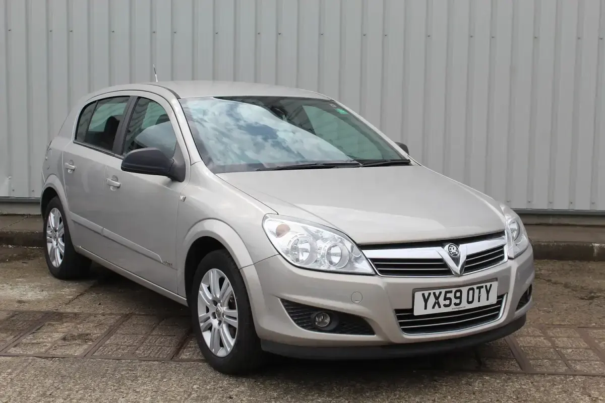 Used Vauxhall Astra Elite 115 HP (84 kW) 2009 Silver Hatchback