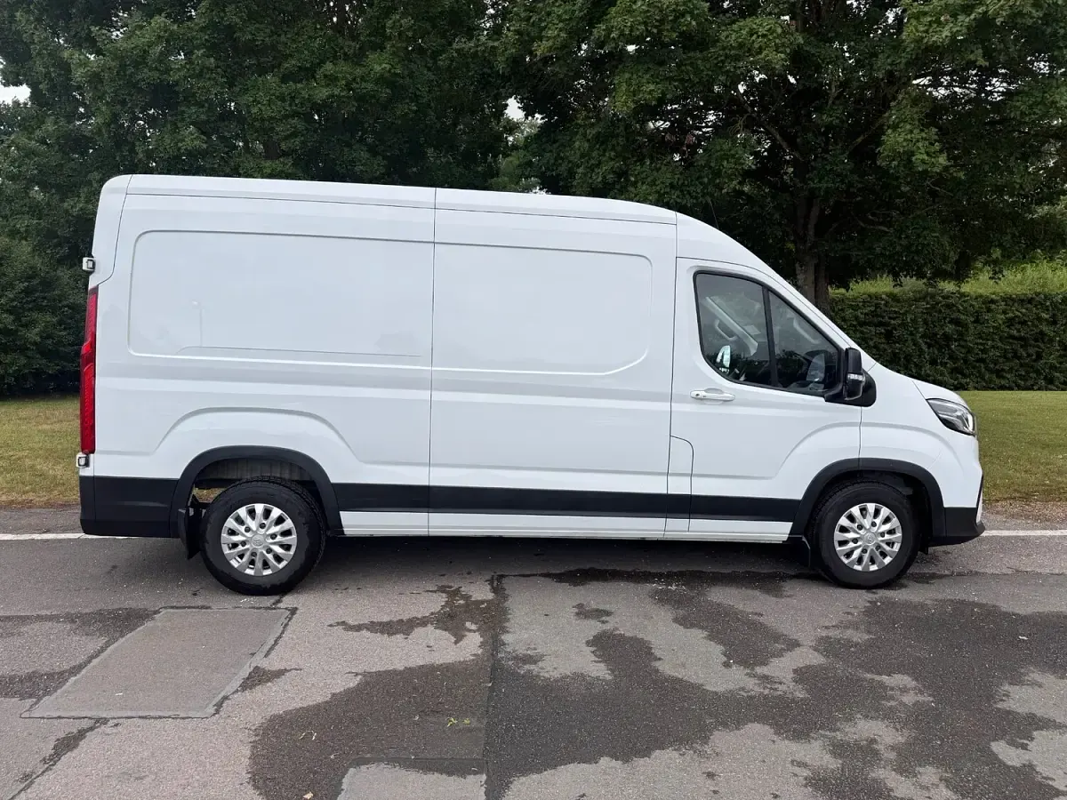 Used Maxus V90 204 HP (150 kW) 2023 White Van