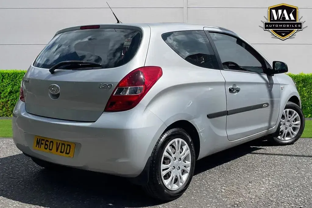 Used Hyundai i20 Classic 78 HP (57 kW) 2010 Silver Hatchback