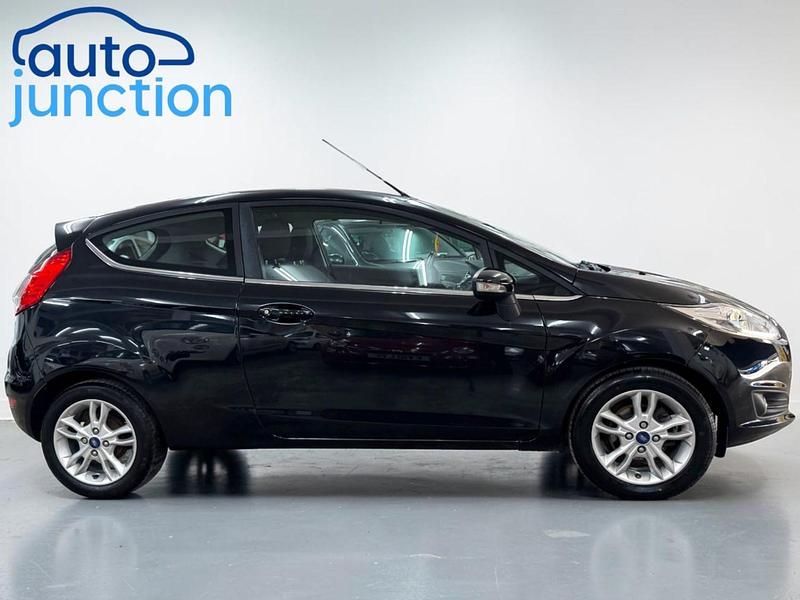 Used Ford Fiesta Zetec 82 HP (60 kW) 2016 Black Hatchback