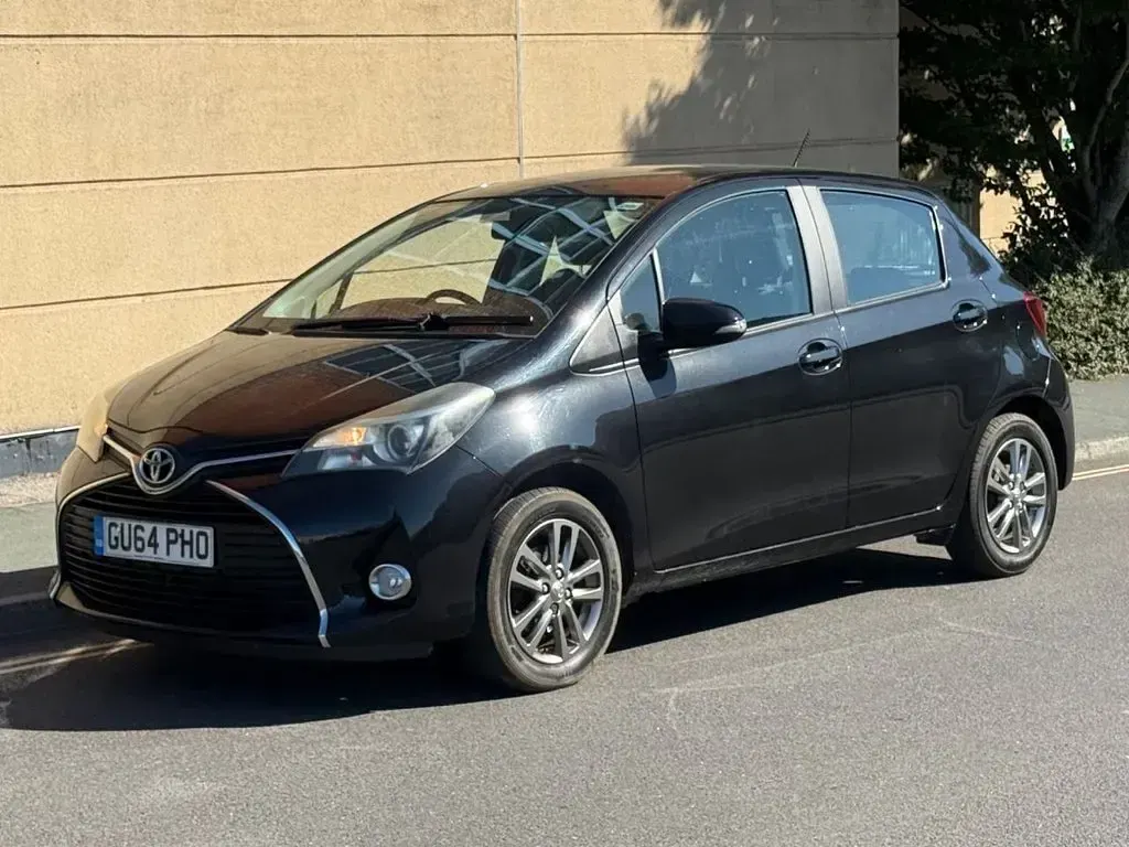 Used Toyota Yaris Multidrive S 99 HP (72 kW) 2014 Black Hatchback