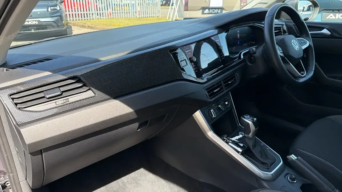 Used VW Taigo Life 110 HP (80 kW) 2024 Grey SUV