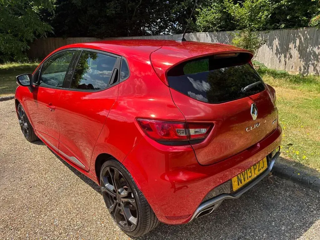 Used Renault Clio 200 HP (147 kW) 2013 Red Hatchback