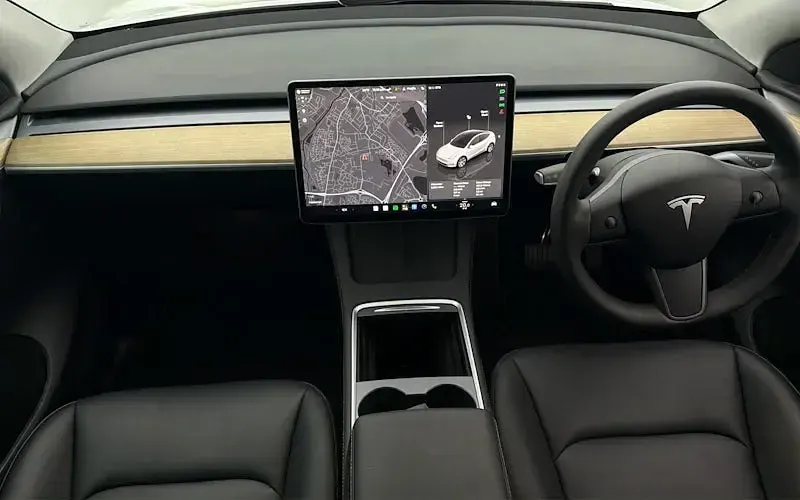 Used Tesla Model Y Standard Range 219 kW (299 HP) 2023 White SUV