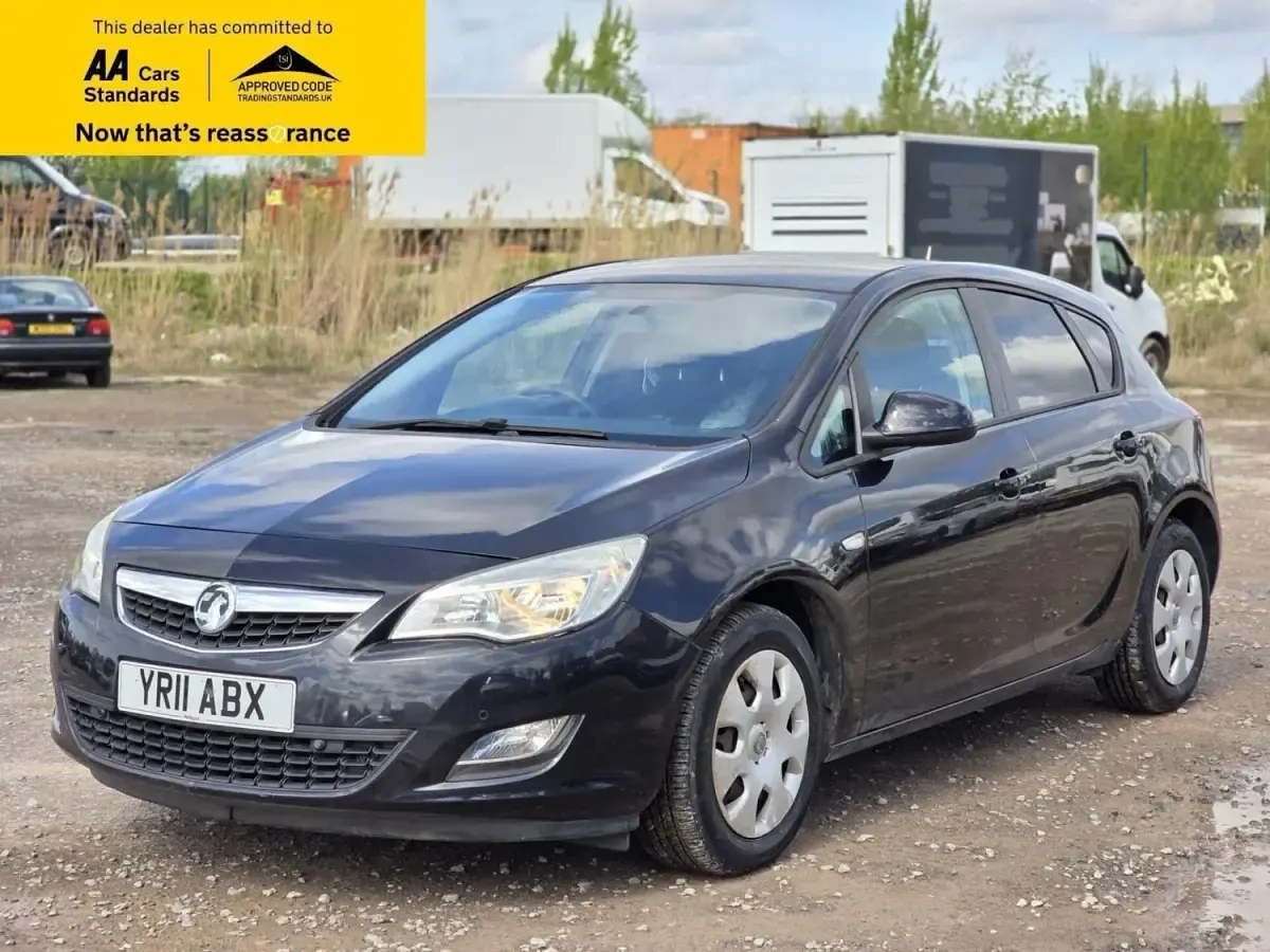 Begagnad Vauxhall Astra 115 HK (84 kW) 2011 Svart Halvkombi