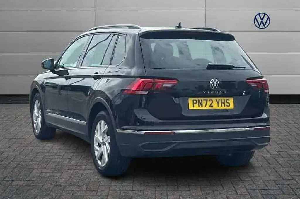Begagnad VW Tiguan Life 150 HK (110 kW) 2022 Svart SUV