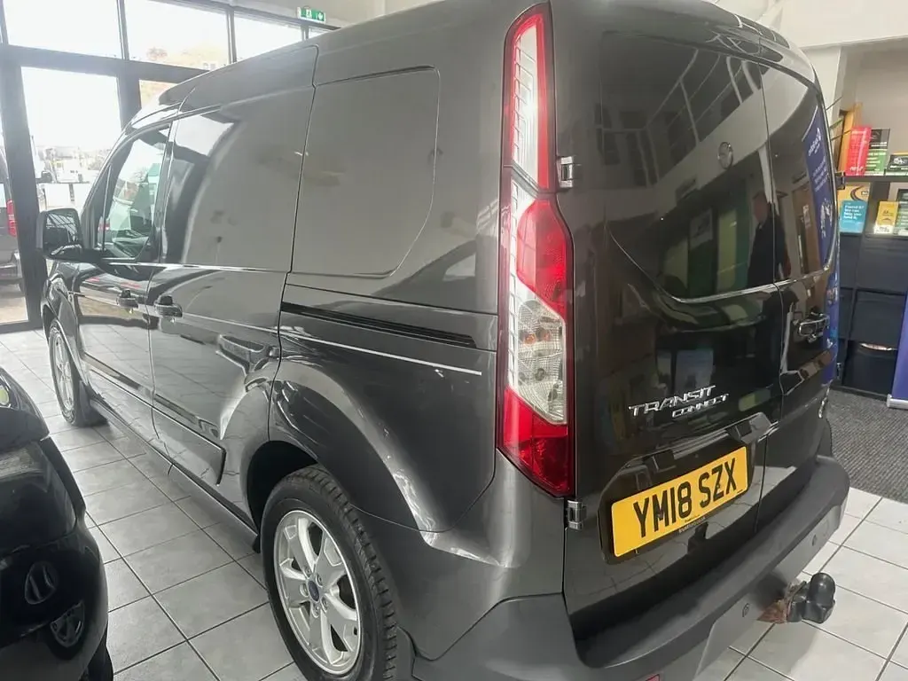 Begagnad Ford Transit Connect Limited 120 HK (88 kW) 2018 Grå Minibuss