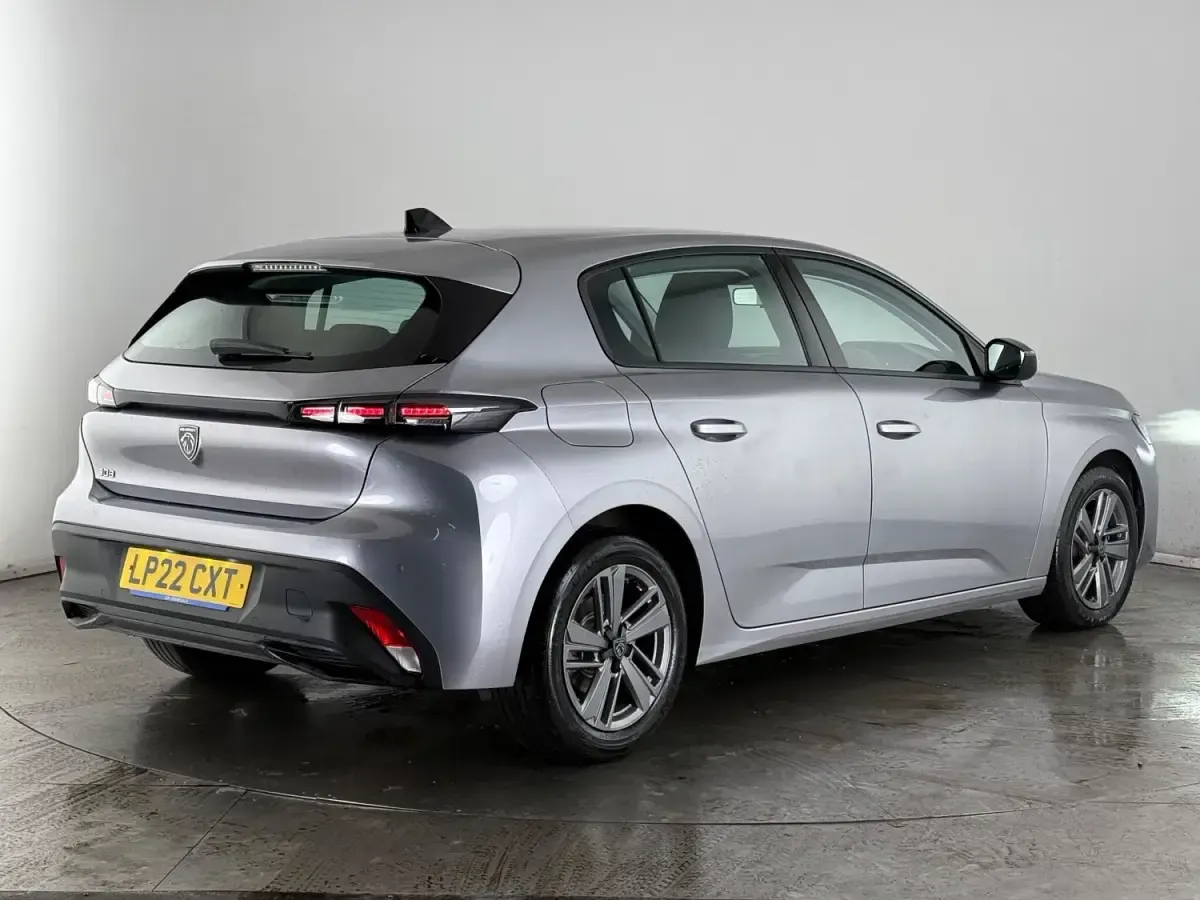 Second-hand Peugeot 308 Active Premium 131 CP (96 kW) 2022 Gri Hatchback