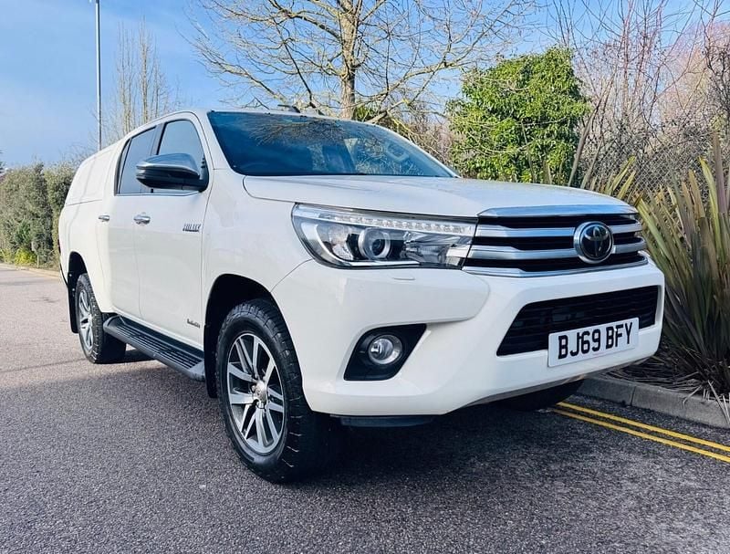 White Used 2019 Toyota HiLux Pickup | £20,900 (Fair price) - Image 1/4