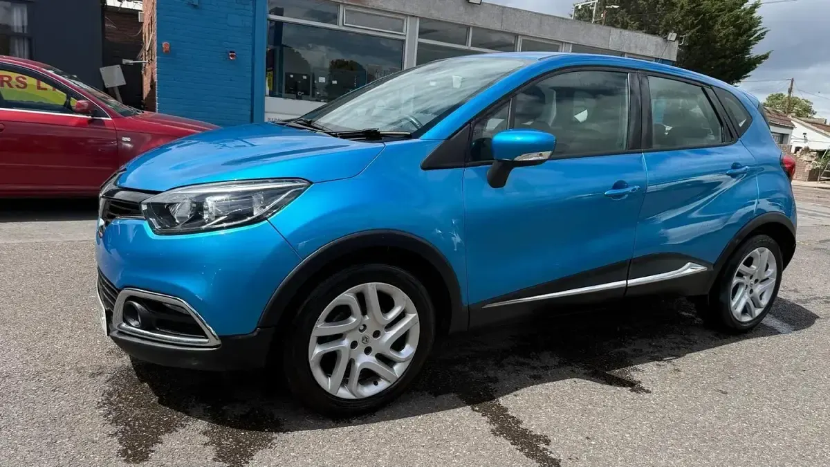 Used Renault Captur Dynamique 90 HP (66 kW) 2014 Blue SUV
