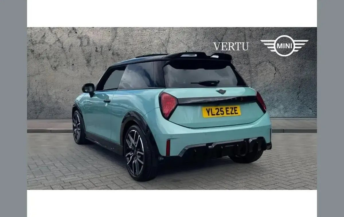 Used Mini Cooper Sport 147 kW (200 HP) 2025 Green Hatchback