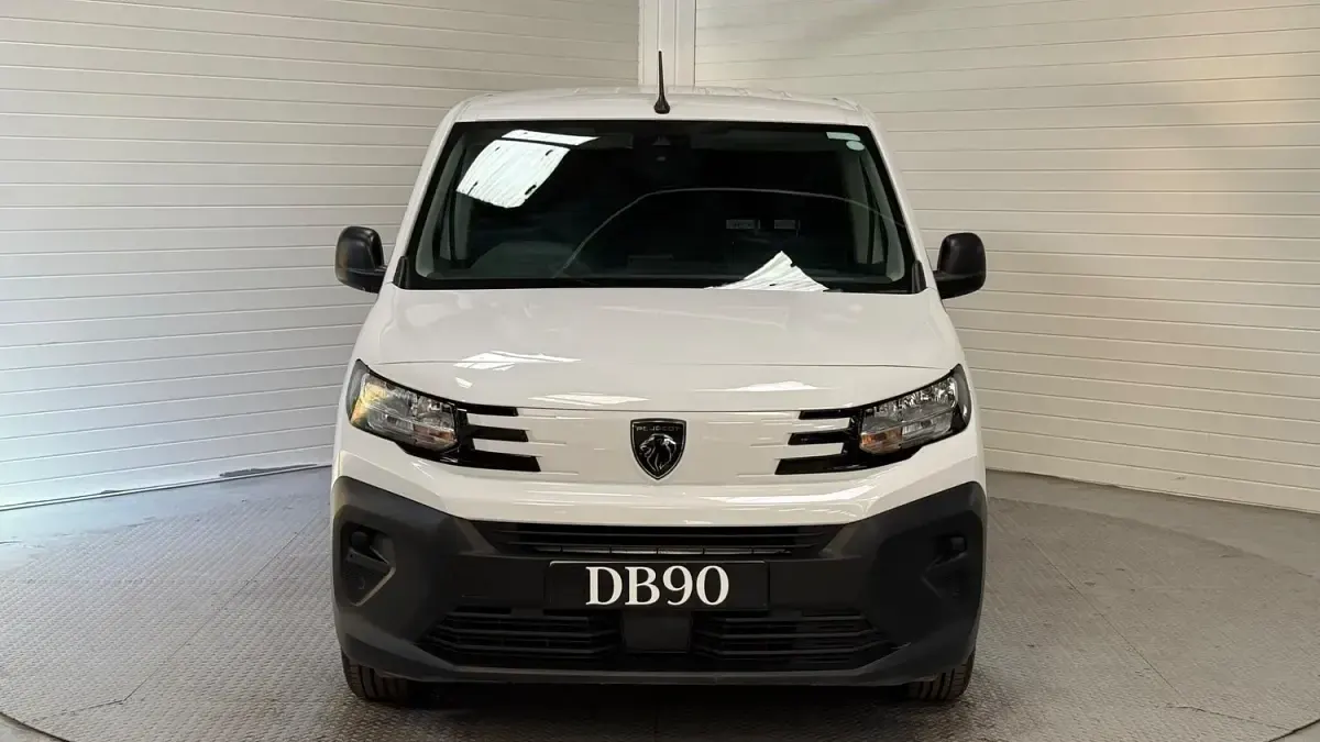 Used Peugeot Partner 131 HP (96 kW) 2024 White MPV