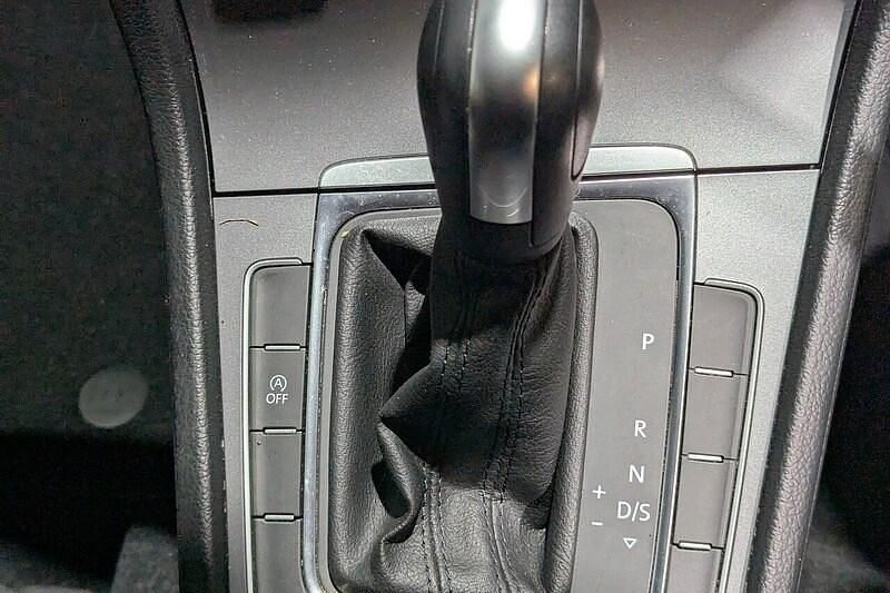 Used VW Golf VII S 125 HP (91 kW) 2016 White Hatchback