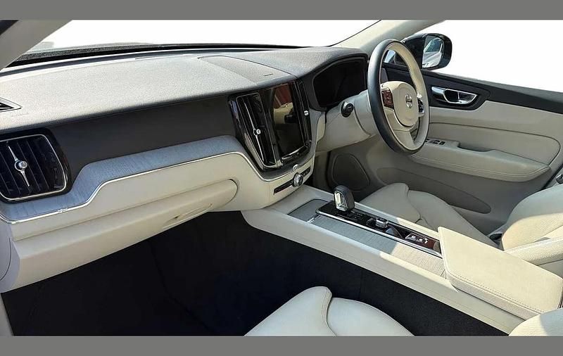 Used Volvo XC60 Plus 247 HP (181 kW) 2024 Blue SUV