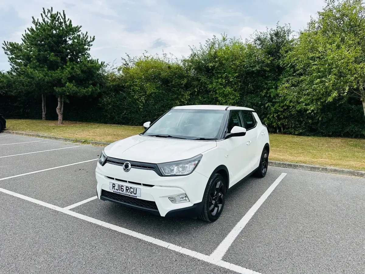 Used SsangYong Tivoli 115 HP (84 kW) 2016 White SUV