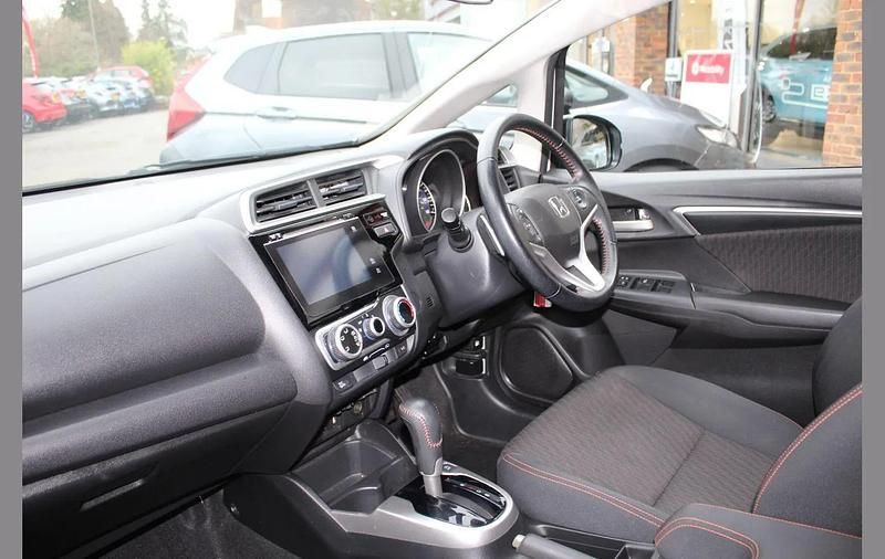 Used Honda Jazz Sport 128 HP (94 kW) 2018 White Hatchback