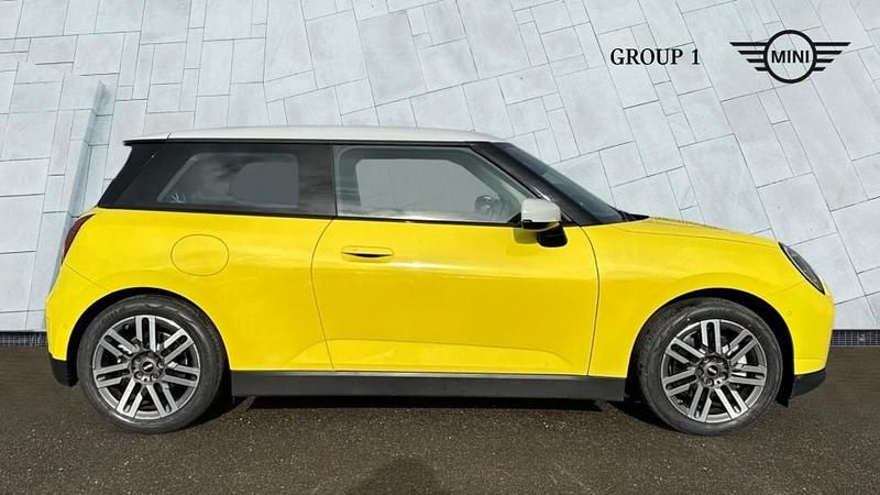 Used Mini Cooper Hatch 135 kW (184 HP) 2024 Yellow Hatchback