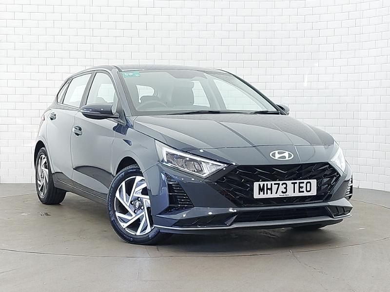 Used Hyundai i20 Advanced 100 HP (73 kW) 2023 Grey Hatchback