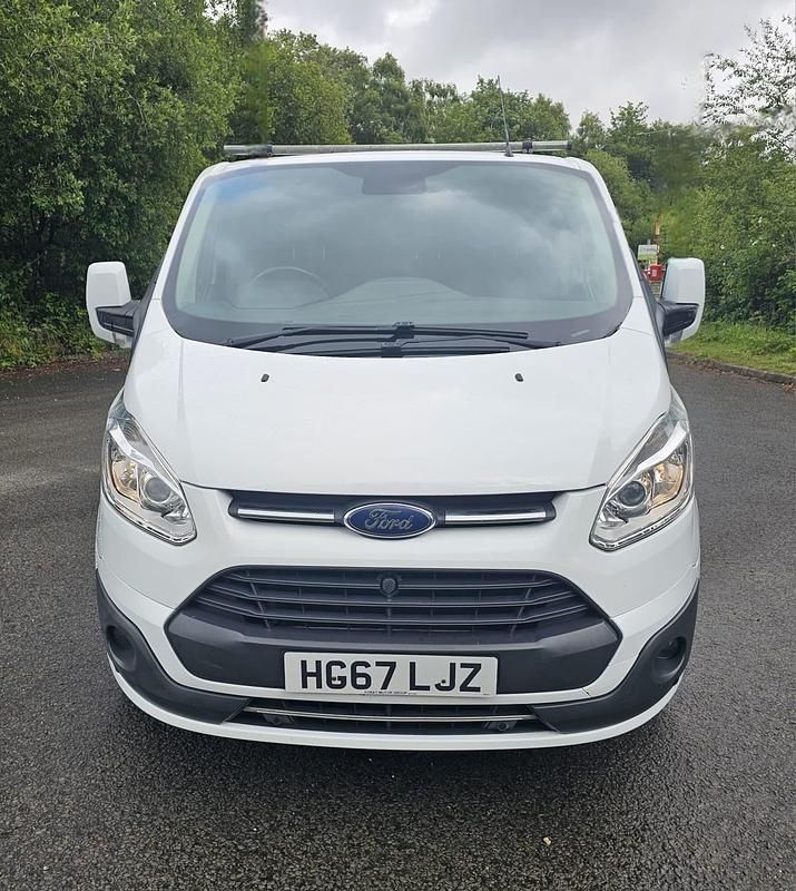 Used Ford Transit Custom Limited 130 HP (95 kW) 2017 White Van