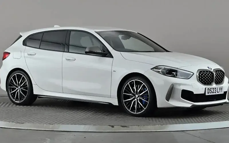 Begagnad BMW M135 306 HK (225 kW) 2023 Halvkombi