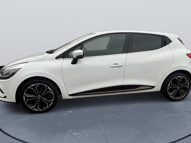 Used Renault Clio IV Iconic 90 HP (66 kW) 2019 White Hatchback