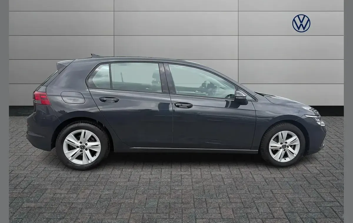 Used VW Golf VIII Life 128 HP (94 kW) 2024 Grey Hatchback