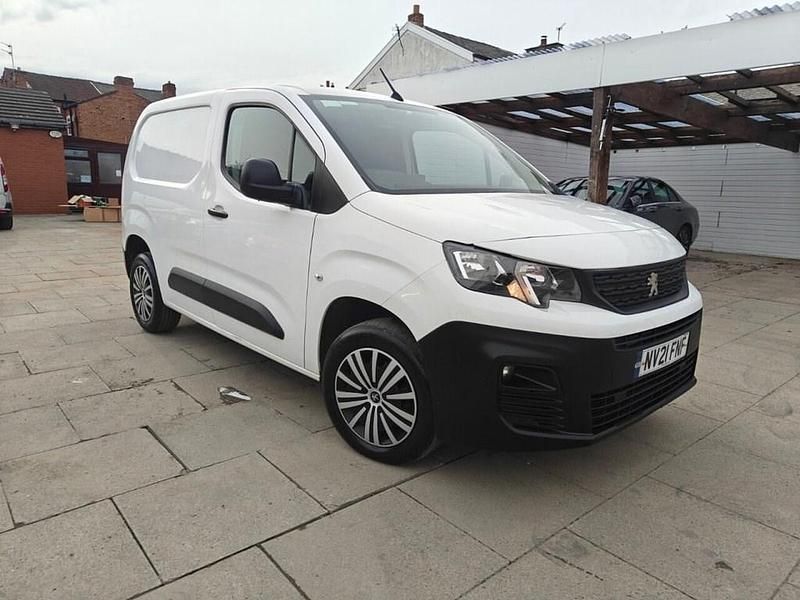 Begagnad Peugeot Partner 131 HK (96 kW) 2021 Vit Minibuss