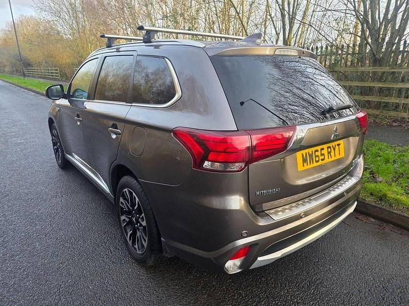 Used Mitsubishi Outlander P-HEV 200 HP (147 kW) 2015 Brown SUV