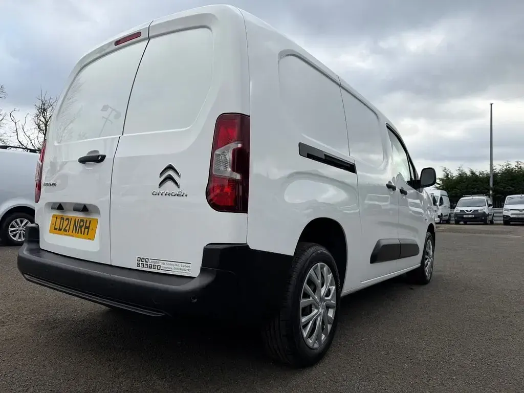 Used Citroën Berlingo 100 HP (73 kW) 2021 White MPV