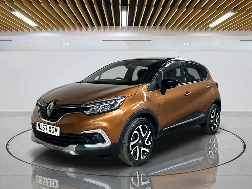 Used Renault Captur Dynamique 90 HP (66 kW) 2017 Orange/black SUV