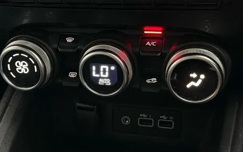 Used Renault Clio Evolution 90 HP (66 kW) 2025 Black Hatchback