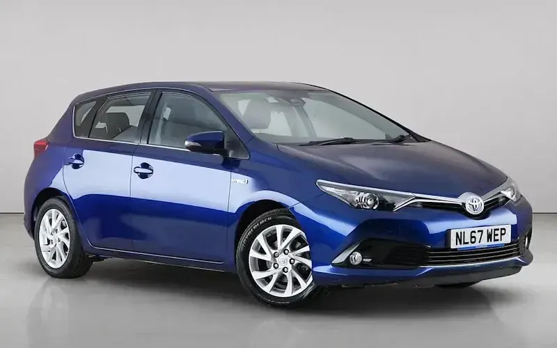 Used Toyota Auris Hybrid Business Edition 136 HP (100 kW) 2017 Hatchback