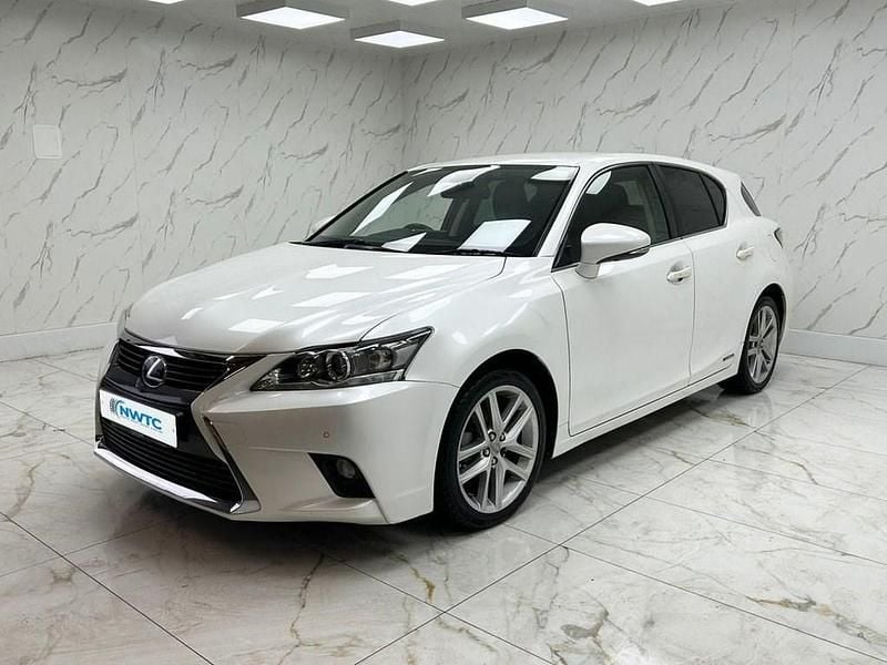 Used Lexus CT200h 2017 White Hatchback