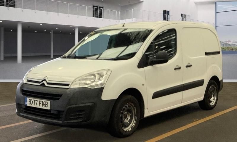 Used Citroën Berlingo 100 HP (73 kW) 2017 White MPV