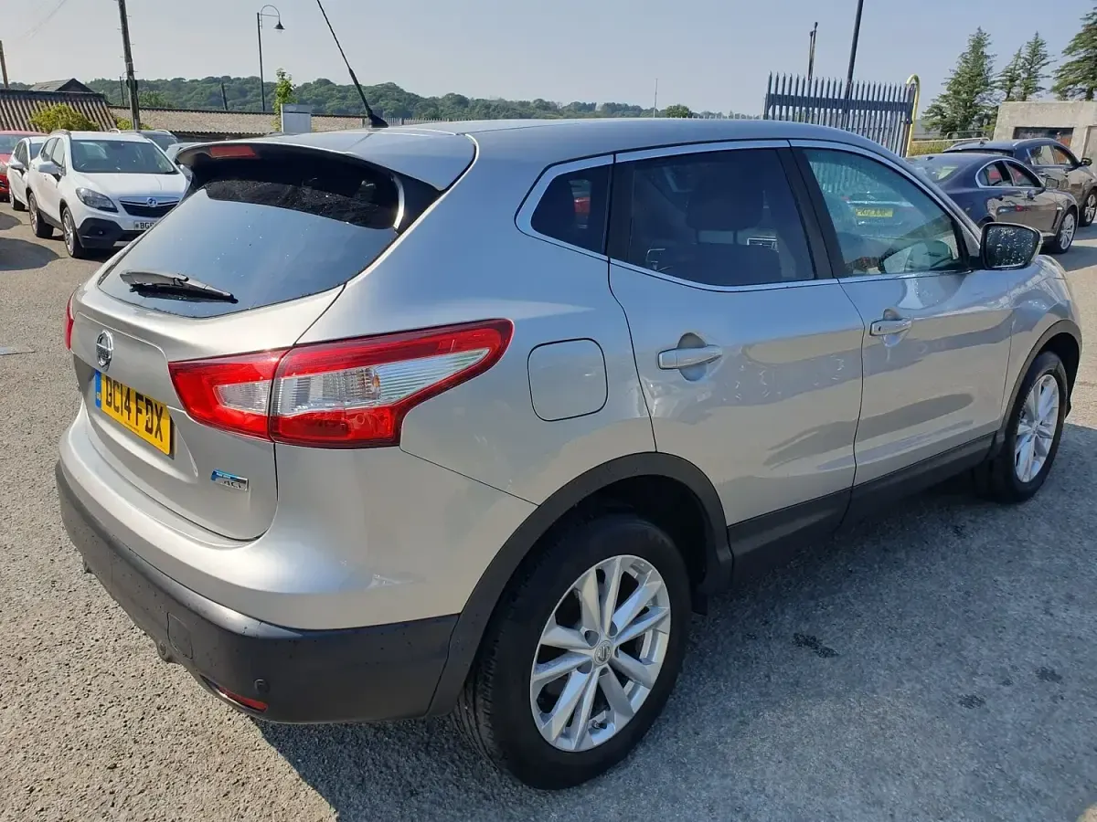 Used Nissan Qashqai Acenta Premium 110 HP (80 kW) 2014 Silver SUV