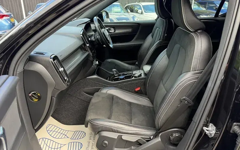 Used Volvo XC40 R-Design Pro 190 HP (139 kW) 2019 Black SUV